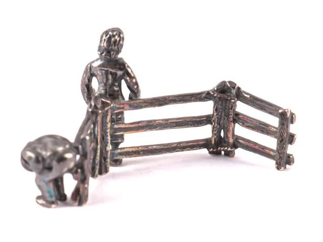Zilveren miniatuur hek met man en vrouw - afbeelding 4 van  6