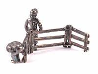 Zilveren miniatuur hek met man en vrouw - afbeelding 4 van  6