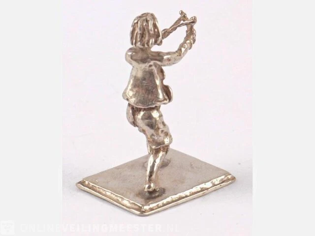 Zilveren miniatuur kind met katapult - afbeelding 3 van  3