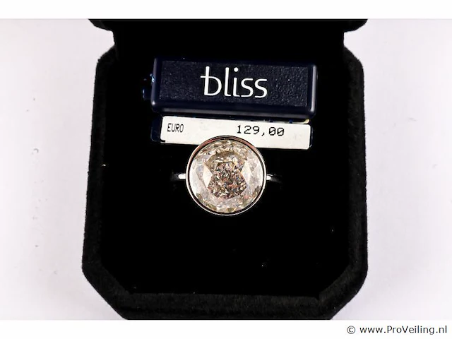 Zilveren ring met diamantje - afbeelding 2 van  11