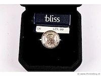 Zilveren ring met diamantje - afbeelding 2 van  11