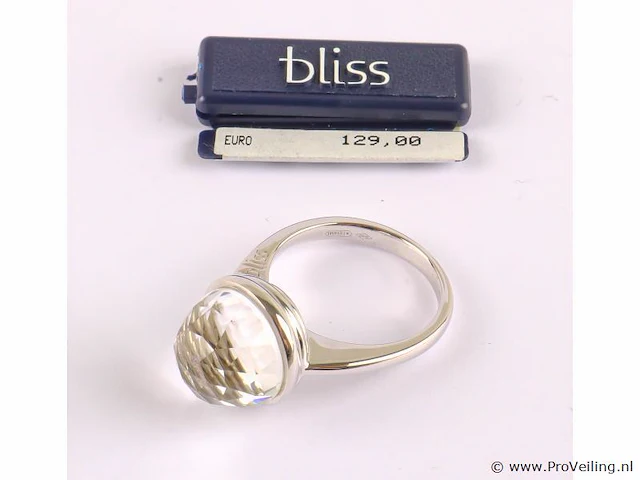 Zilveren ring met diamantje - afbeelding 1 van  11