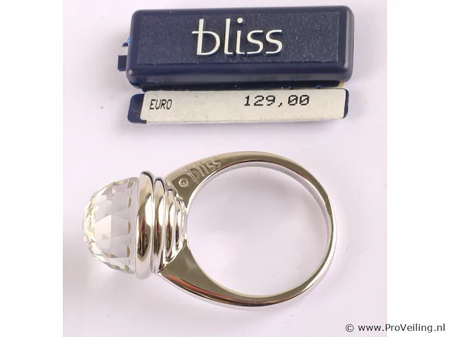 Zilveren ring met diamantje - afbeelding 5 van  11