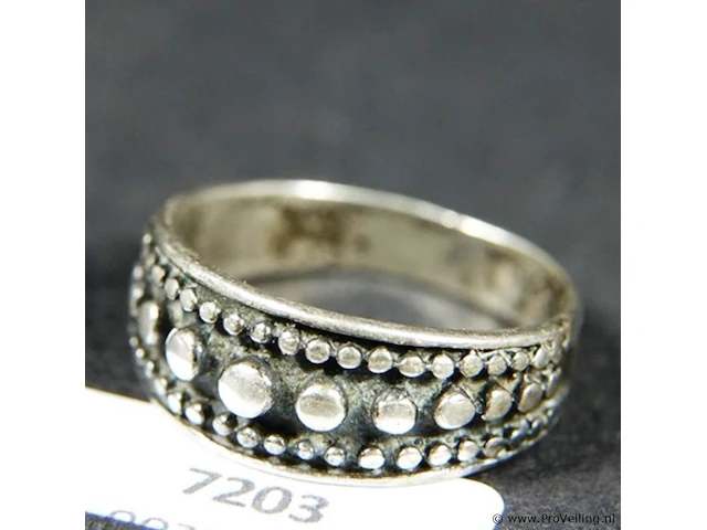 Zilveren? ring - afbeelding 1 van  3
