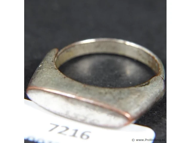 Zilveren? ring - afbeelding 1 van  3
