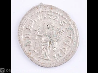 Zilveren romeinse munt , 247-249 na christus - afbeelding 2 van  2