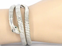 Zilveren serpent armband met groene oogjes - afbeelding 2 van  7