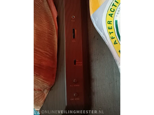 Zingend hertenkop buck - afbeelding 6 van  6
