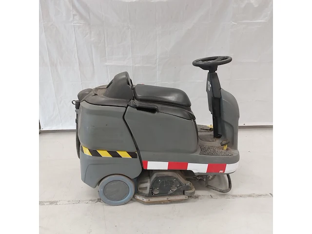 Zit schrob-/zuigmachine 65cm accu kärcher, b90r, bouwjaar 2010 - afbeelding 1 van  24