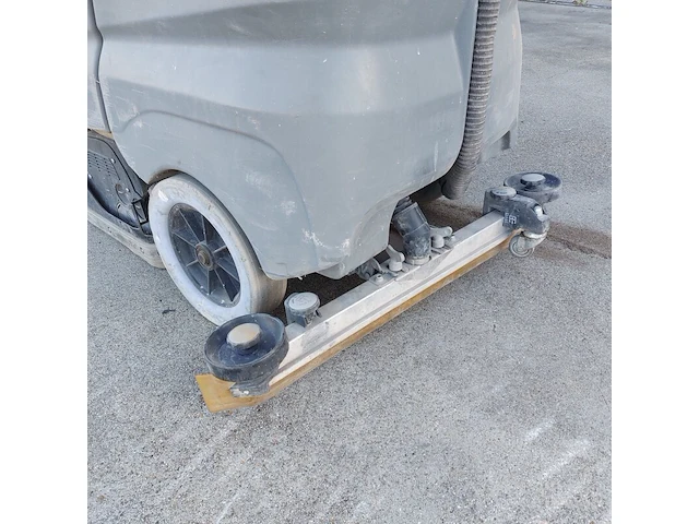 Zit schrob-/zuigmachine 65cm accu kärcher, b90r, bouwjaar 2015 - afbeelding 8 van  24