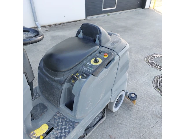 Zit schrob-/zuigmachine 65cm accu kärcher, b90r, bouwjaar 2015 - afbeelding 11 van  24