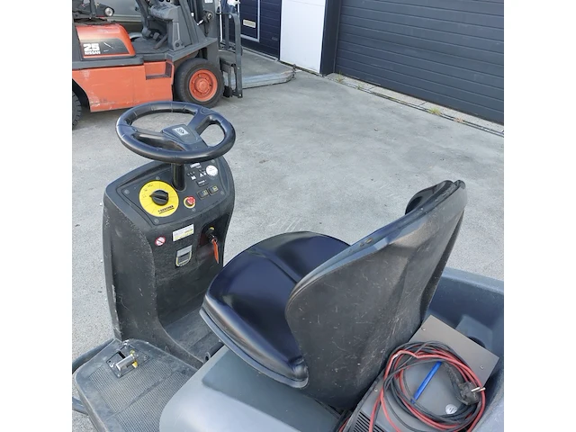 Zit veeg-/zuigmachine 100cm accu kärcher, km100/100r bp, bouwjaar 2014 - afbeelding 9 van  21
