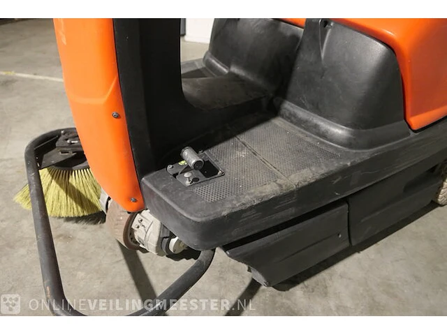 Zit veeg-/zuigmachine kärcher, km100/100r bp, bouwjaar 2017 - afbeelding 5 van  21