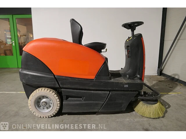 Zit veeg-/zuigmachine kärcher, km100/100r bp, bouwjaar 2017 - afbeelding 1 van  21