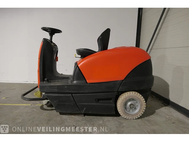 Zit veeg-/zuigmachine kärcher, km100/100r bp, bouwjaar 2017 - afbeelding 16 van  21