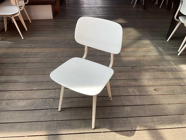 Zitbank met tafels en stoelen - afbeelding 2 van  11