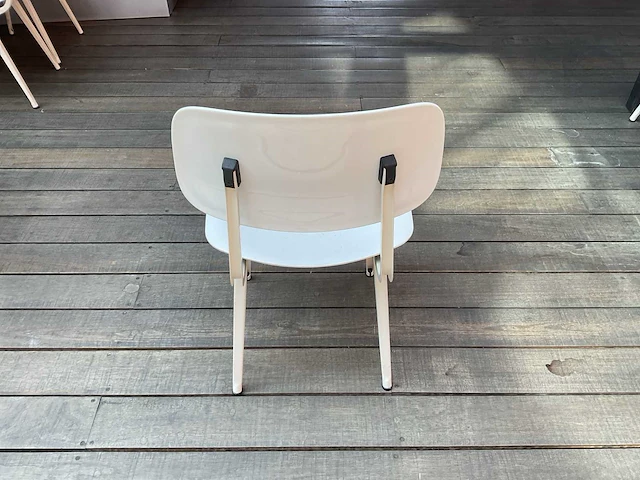 Zitbank met tafels en stoelen - afbeelding 3 van  11