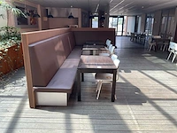Zitbank met tafels en stoelen - afbeelding 4 van  11