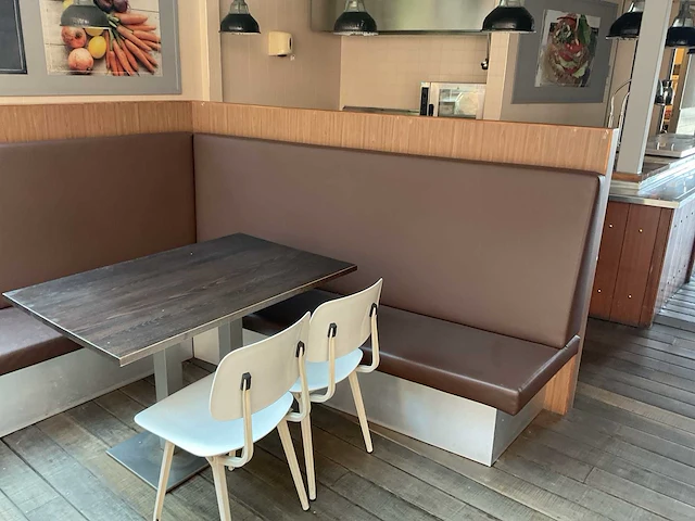 Zitbank met tafels en stoelen - afbeelding 5 van  11