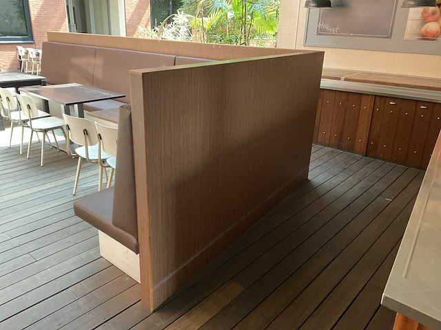 Zitbank met tafels en stoelen - afbeelding 7 van  11