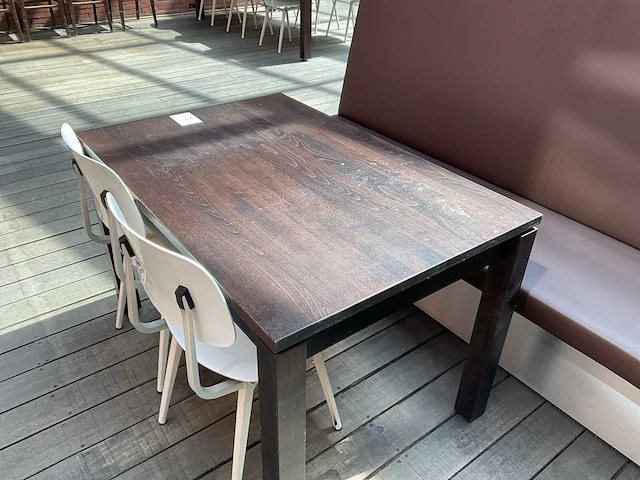 Zitbank met tafels en stoelen - afbeelding 8 van  11