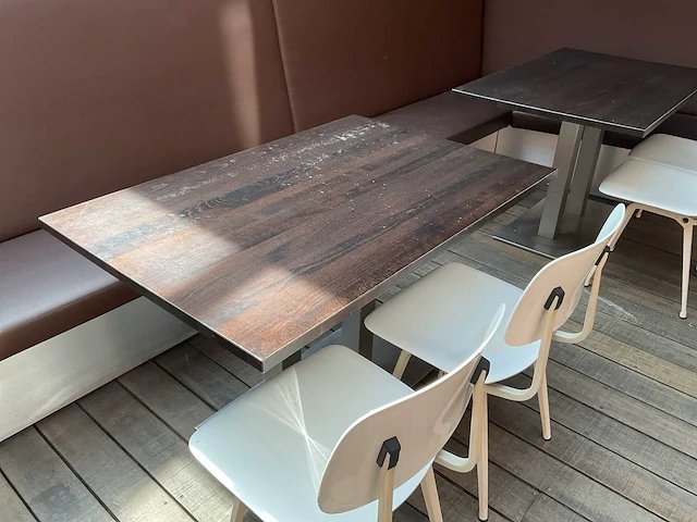 Zitbank met tafels en stoelen - afbeelding 9 van  11