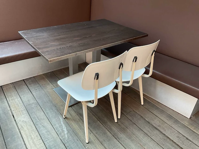 Zitbank met tafels en stoelen - afbeelding 11 van  11