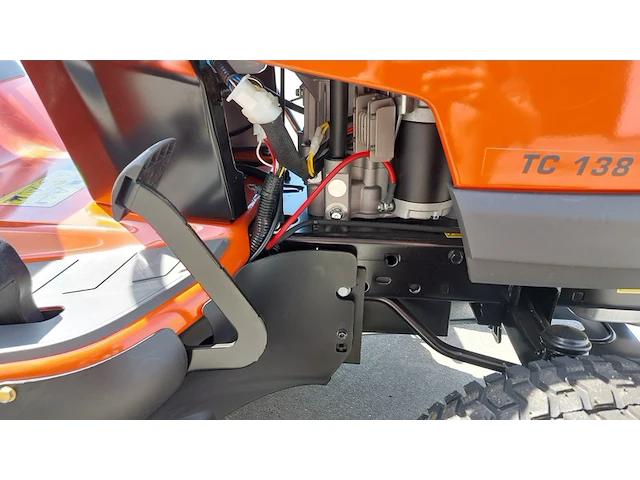 Zitmaaier met opvangbak, husqvarna, tc 138, 2022 - afbeelding 10 van  39