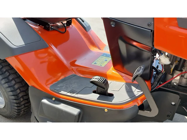 Zitmaaier met opvangbak, husqvarna, tc 138, 2022 - afbeelding 13 van  39
