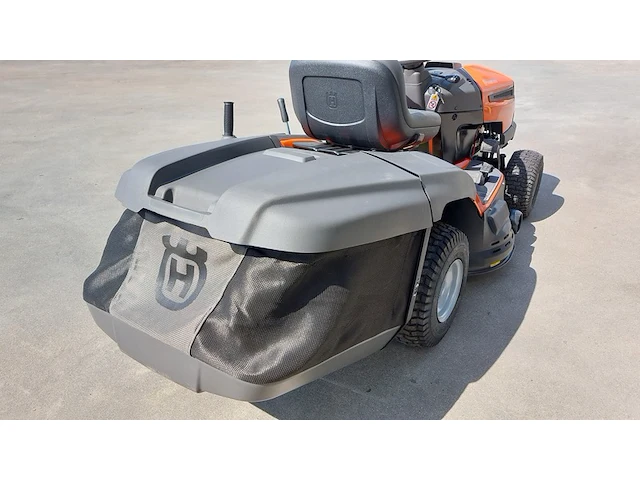Zitmaaier met opvangbak, husqvarna, tc 138, 2022 - afbeelding 18 van  39