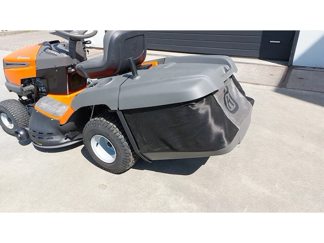 Zitmaaier met opvangbak, husqvarna, tc 138, 2022 - afbeelding 19 van  39