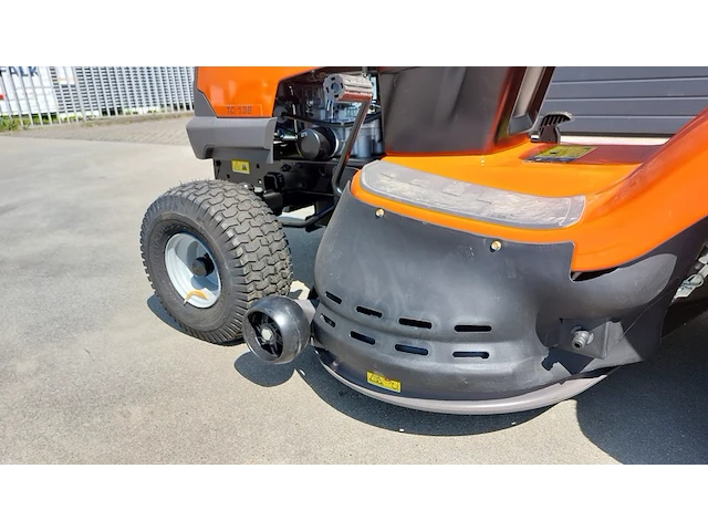 Zitmaaier met opvangbak, husqvarna, tc 138, 2022 - afbeelding 22 van  39