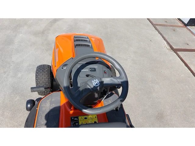 Zitmaaier met opvangbak, husqvarna, tc 138, 2022 - afbeelding 28 van  39
