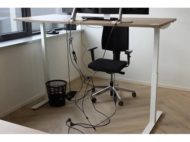 Zit/sta werktafel. afmeting 180 x 80 cm. max. hoogte 122cm. - afbeelding 1 van  2