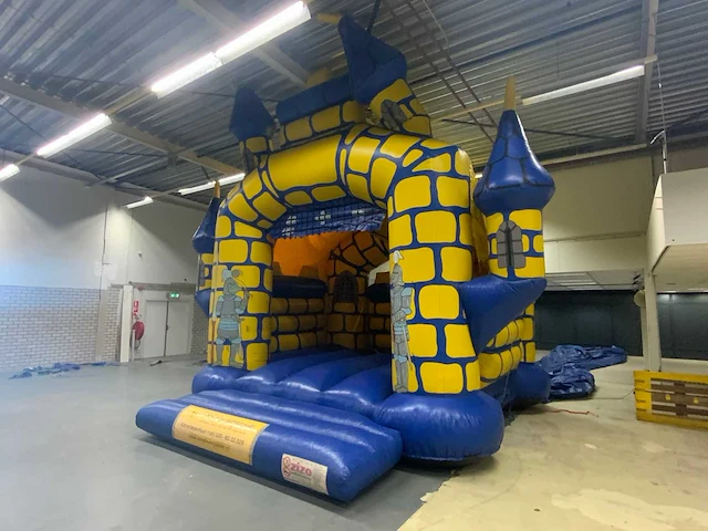 Zizo - kasteel - springkussen - afbeelding 1 van  12