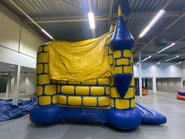Zizo - kasteel - springkussen - afbeelding 9 van  12