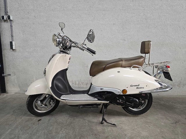 Znen - bromscooter - aurora - 4t 45km uitvoering d272pp - afbeelding 1 van  7