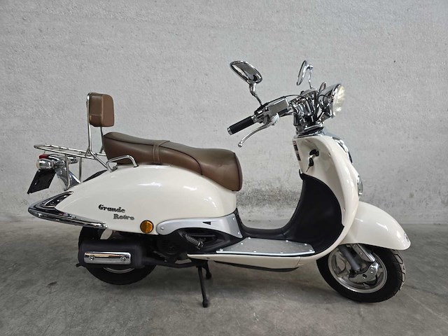 Znen - bromscooter - aurora - 4t 45km uitvoering d272pp - afbeelding 2 van  7