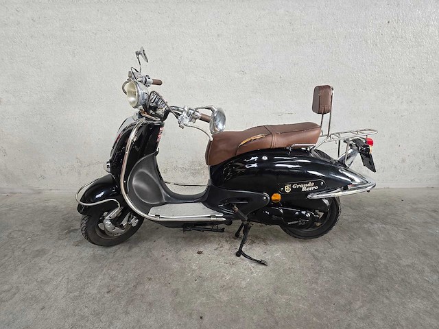 Znen - snorscooter - aurora - 4t 25km uitvoering f944vz - afbeelding 1 van  7