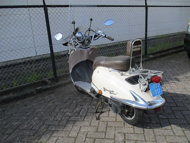Znen - snorscooter - btc grande retro - scooter - afbeelding 2 van  11