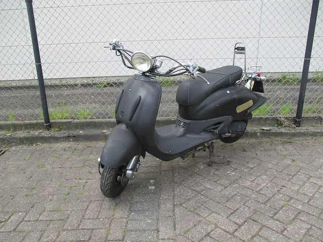 Znen - snorscooter - grande retro - scooter - afbeelding 4 van  11