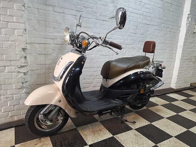 Znen agm grande retro 25 km snorscooter 4takt - afbeelding 2 van  7