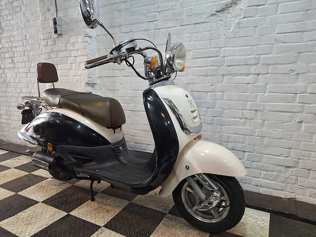 Znen agm grande retro 25 km snorscooter 4takt - afbeelding 7 van  7