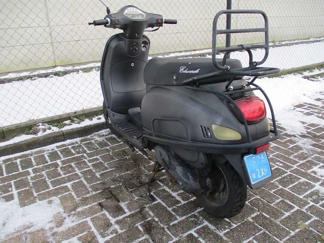 Znen edwards riva - snorscooter - vpa 2 (zn50qt30a) - scooter - afbeelding 8 van  9
