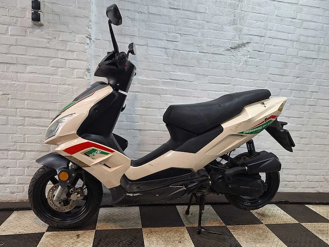 Znen f22 45 km bromscooter 4takt - afbeelding 1 van  7