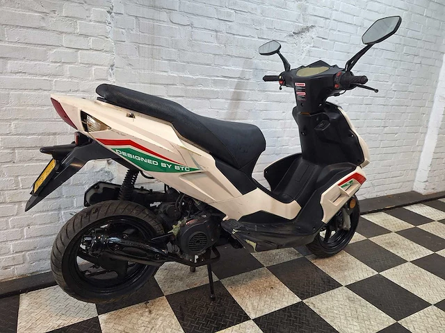 Znen f22 45 km bromscooter 4takt - afbeelding 5 van  7