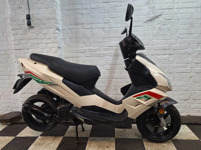 Znen f22 45 km bromscooter 4takt - afbeelding 6 van  7
