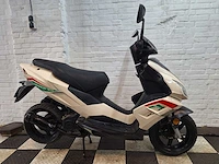 Znen f22 45 km bromscooter 4takt - afbeelding 6 van  7