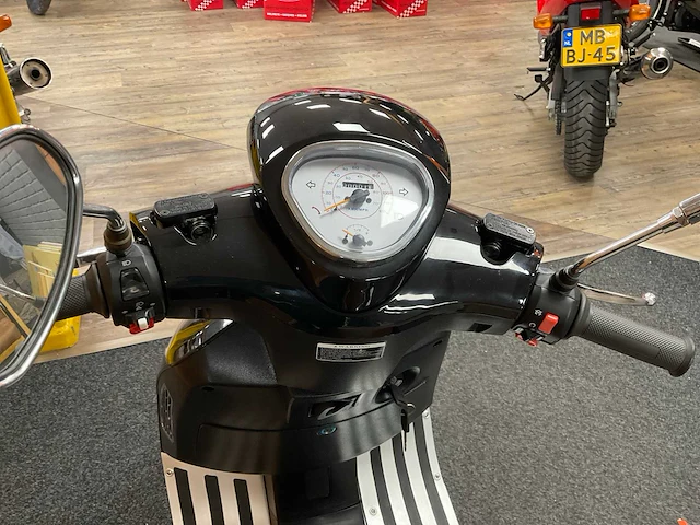 Znen zn125t-f motorscooter - afbeelding 4 van  13