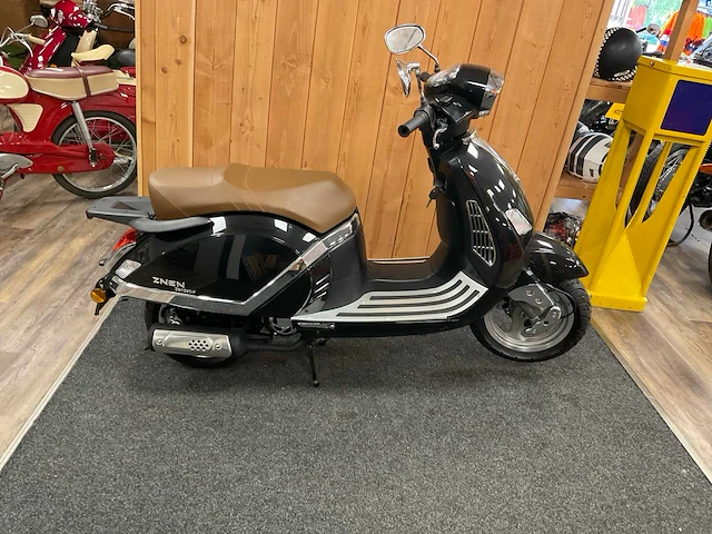 Znen zn125t-f motorscooter - afbeelding 1 van  13